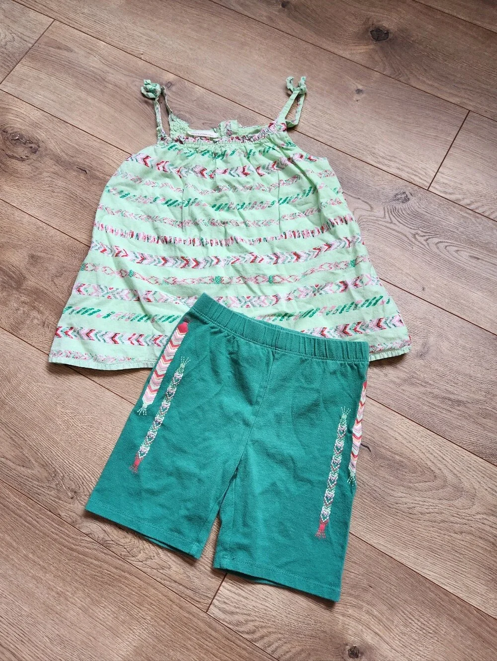 Girls medium shorts set Outfit